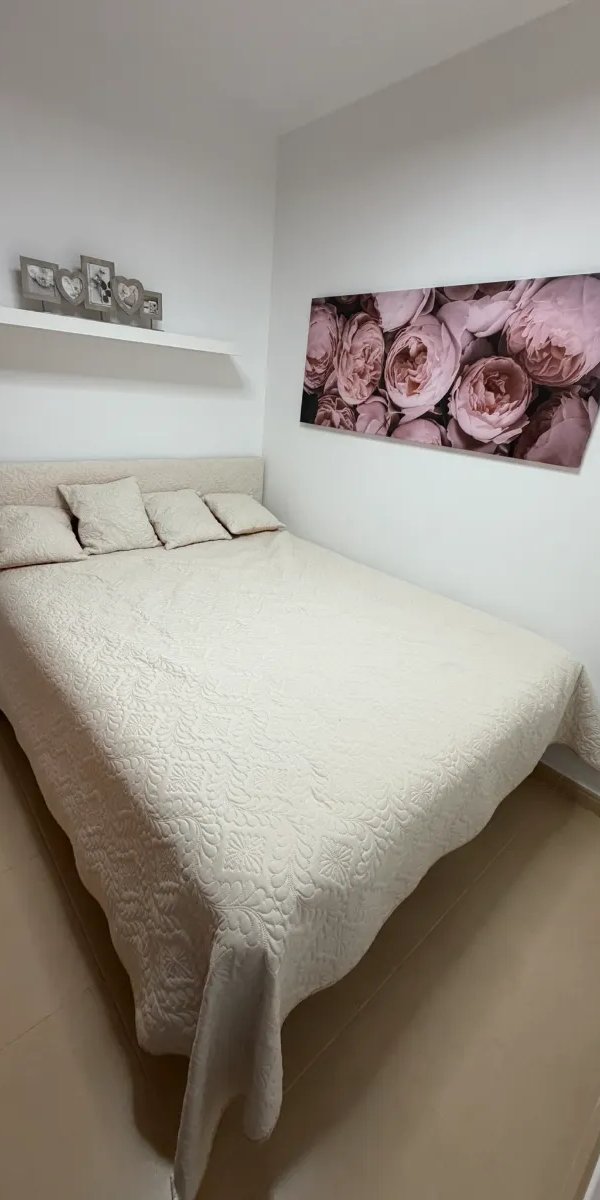 Neuwertiges hochwertiges Bett 1,40m x 1,90m komplett zu verkaufen